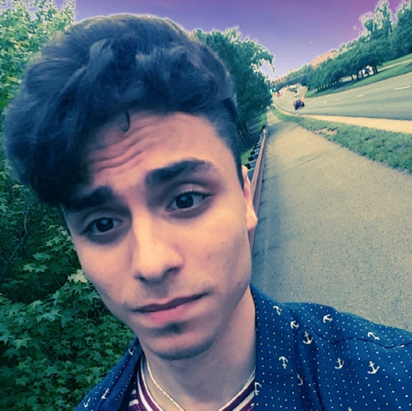 Meet your Posher, Chris - Picture 1 of 1